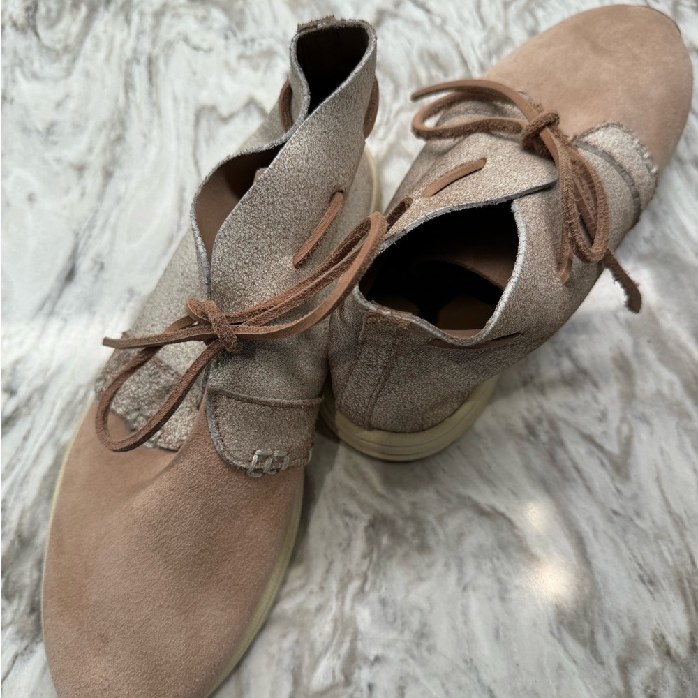 Aerosoles suede/ fabric lace-up 5.5
